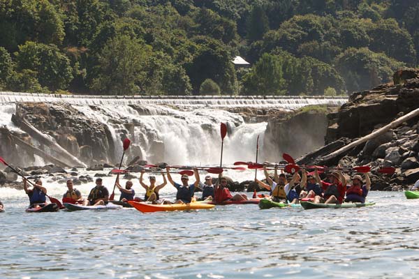 Read more about the article Willamette Falls Kayak Tour Near Portland – eNRG Kayaking